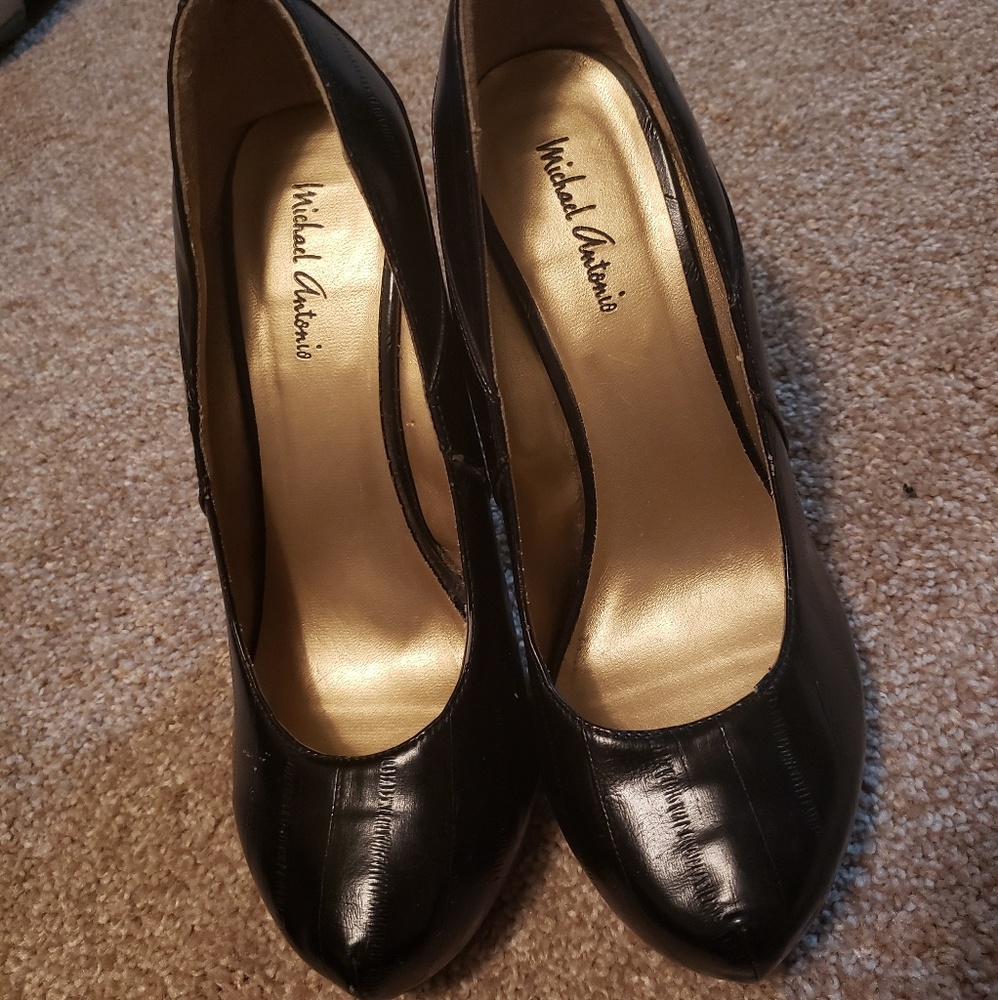 Shoes - Picture 2 of 3